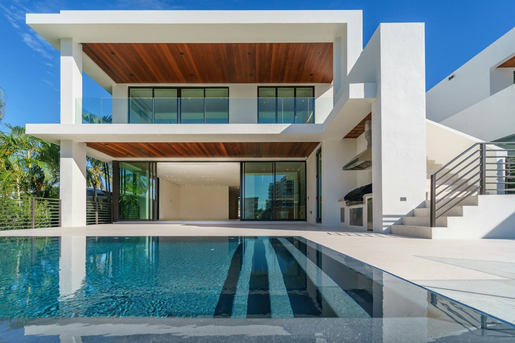 Modern desert residence with pool